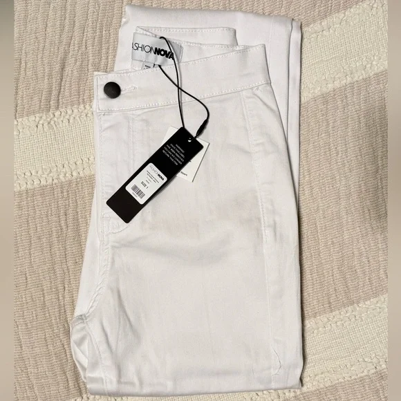 Fashion Nova Mystery Solved Extreme Bell Bottom Jeans- NWT - Picture 4 of 6